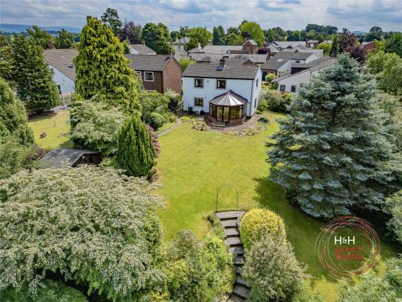 4 bed property, in 6 Nightingale Court, £425,000
