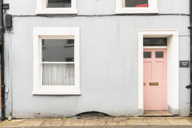 2 bed property, in Cavendish House, £185,000
