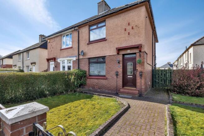 2 bed property, in Mainhill Place, £150,000