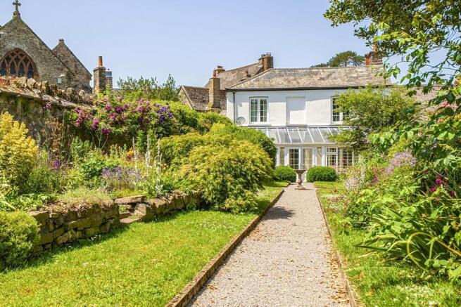 3 bed property, in Newton Square, £650,000
