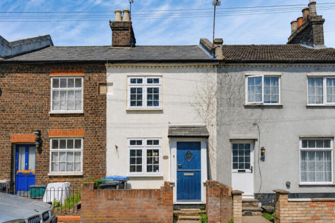 2 bed property, in Weymouth Street, £275,000