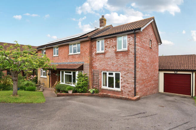 5 bed property, in Oak View, £499,950