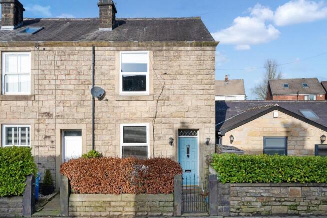 2 bed property, in Bolton Road, £230,000