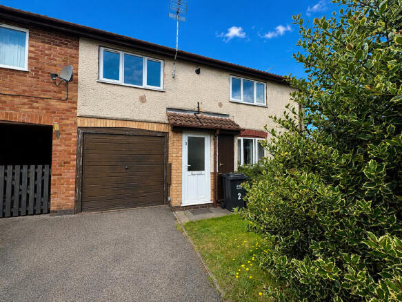 1 bed property, in South Street, £95,000