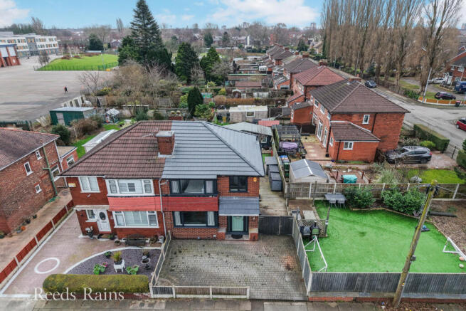 3 bed property, in Clandon Avenue, £320,000