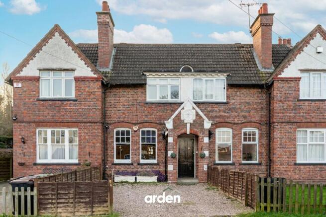 1 bed property, in Hewell Road, £275,000