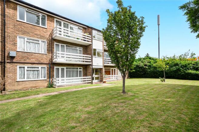 2 bed property, in Staines Road, £400,000