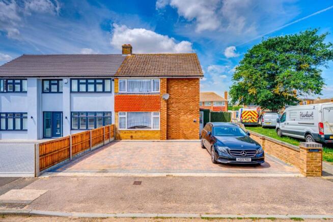 3 bed property, in Gravesend, £450,000