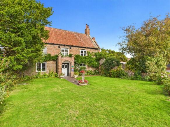 8 bed property, in Hurn Lane, £775,000