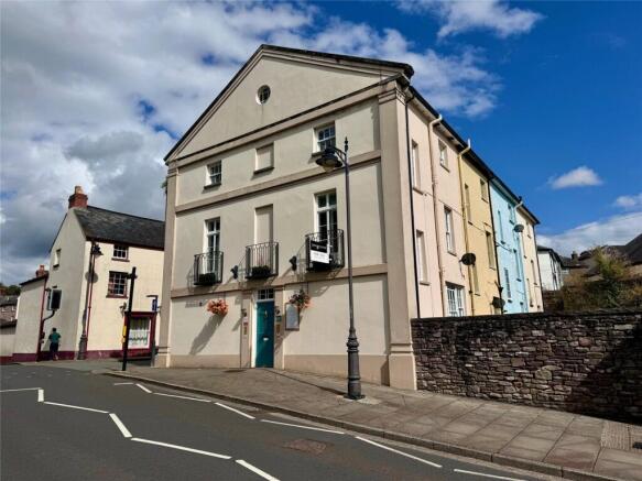 4 bed property, in Castle Street, £450,000