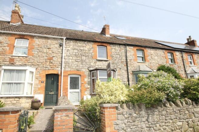 2 bed property, in North Road, £250,000