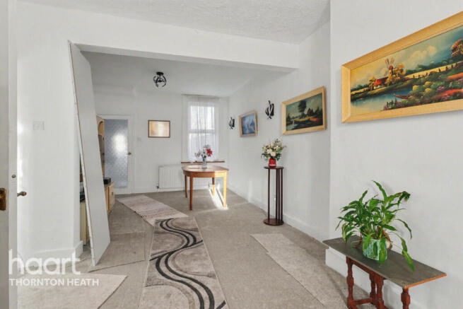 2 bed property, in Burlington Road, £395,000