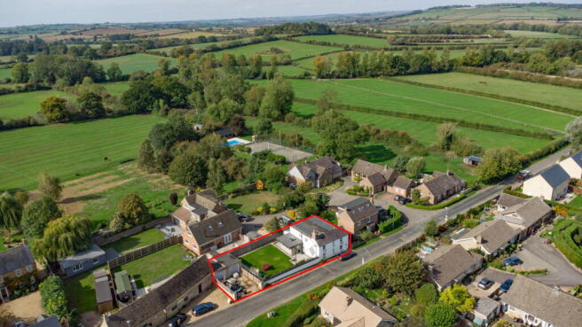 5 bed property, in Ashley Road, £525,000