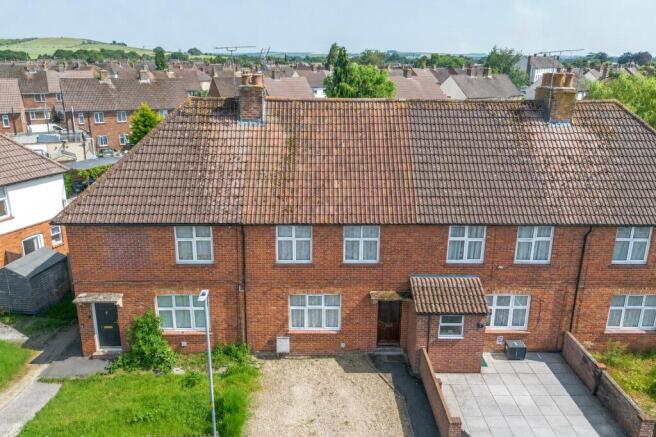 2 bed property, in Kingsley Gardens, £220,000