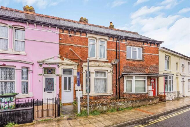 1 bed property, in North Street, £150,000