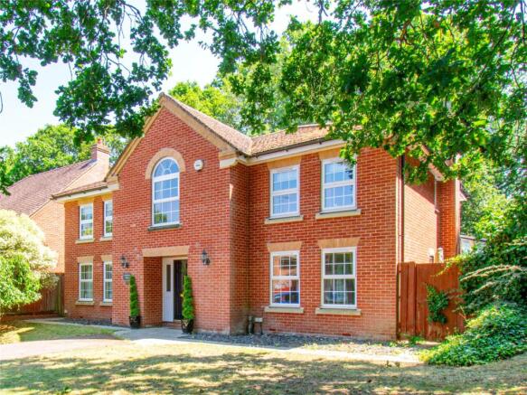 5 bed property, in Rosyth Gardens, £950,000