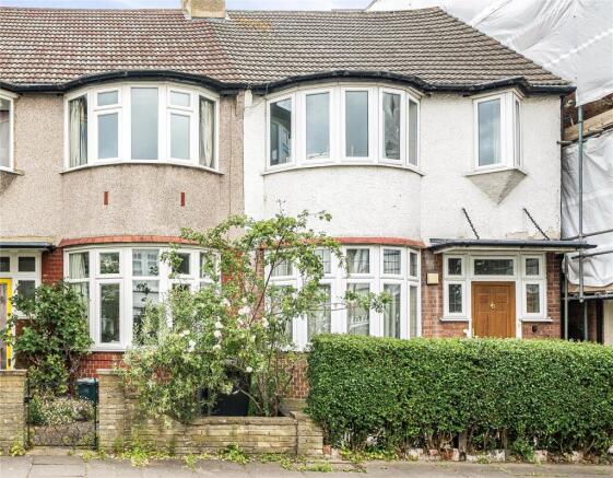 3 bed property, in Fortis Green Avenue, £1,200,000
