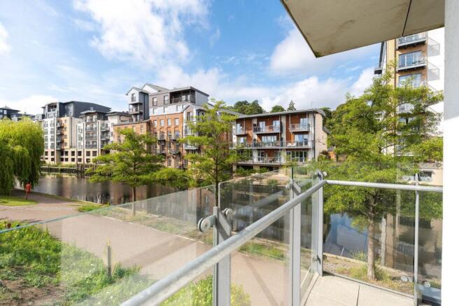 2 bed property, in Wherry Road, £270,000