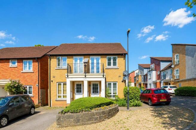 2 bed property, in Bartholomews Square, £340,000