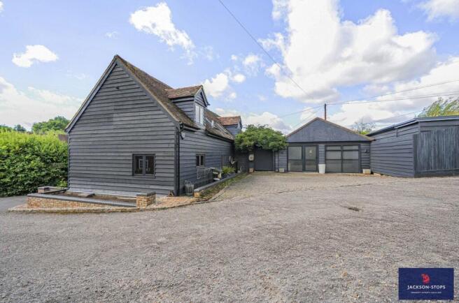 4 bed property, in Miletree Farm, £850,000