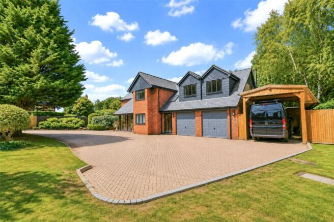 4 bed property, in Croft Drive East, £1,350,000