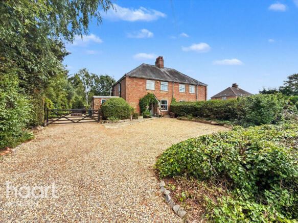 3 bed property, in Station Road South, £350,000