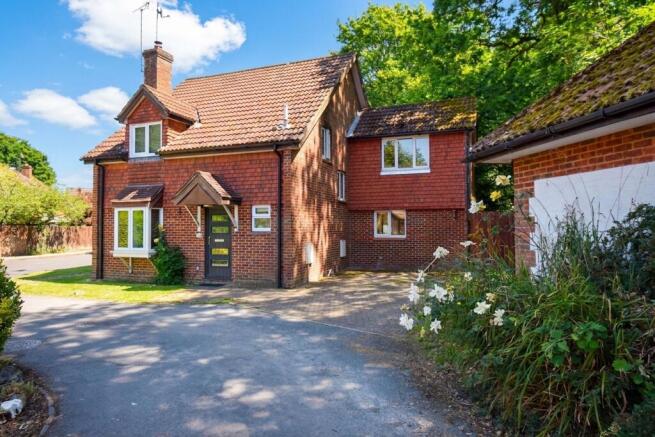 4 bed property, in The Meads, £625,000