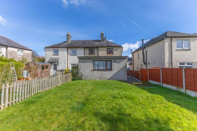 3 bed property, in 40 Broad Ing, £195,000