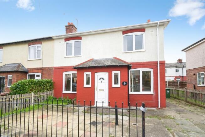 3 bed property, in Brooklands Road, £180,000