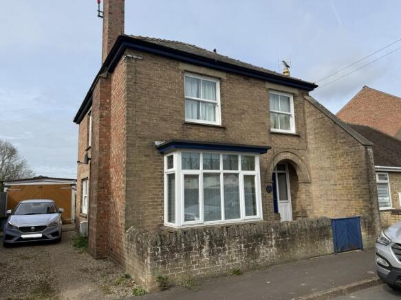 3 bed property, in 49 South Street, £210,000