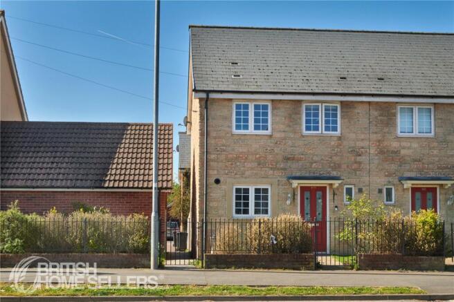 3 bed property, in Moredon Road, £290,000