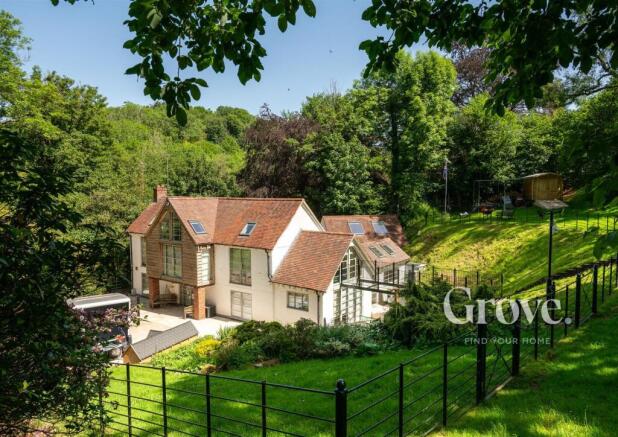 5 bed property, in Clatterbach, £1,347,000