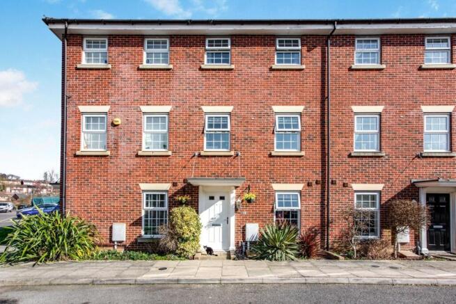 4 bed property, in Oswald Drive, £380,000