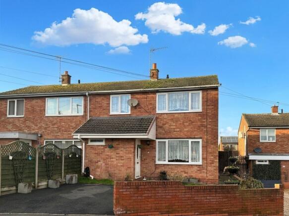 3 bed property, in Kirkby Road, £250,000