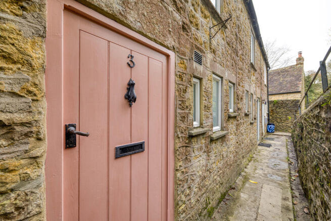 2 bed property, in Character two bedroom cottage in Bruton, £290,000