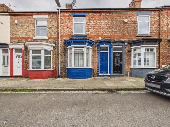 2 bed property, in Kensington Road, £75,000