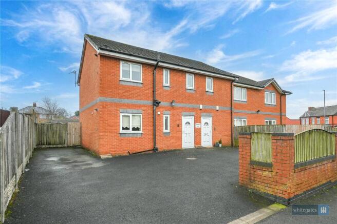 1 bed property, in Sinclair Avenue, £130,000