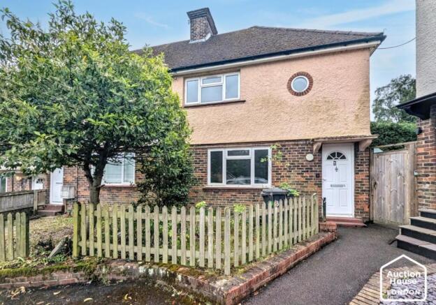 3 bed property, in 8 Pine View, £230,000