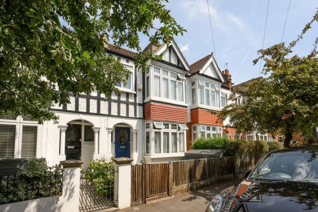 3 bed property, in Durnsford Avenue, £925,000