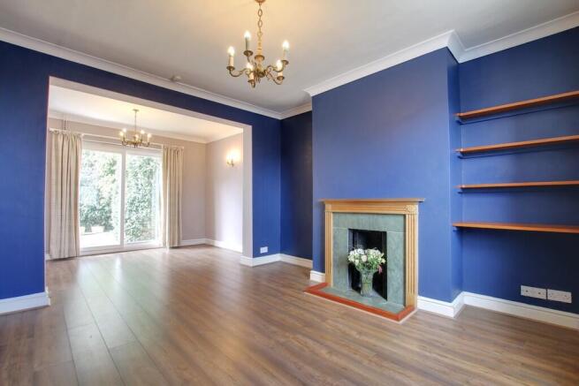 3 bed property, in Wenny Road, £215,000