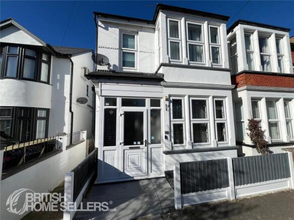 3 bed property, in Martyns Grove, £365,000