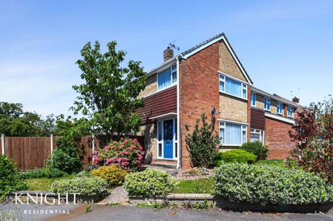 3 bed property, in Hazelton Road, £325,000