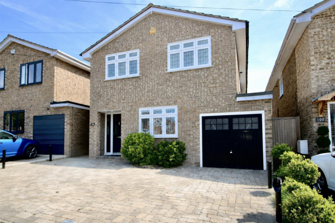 4 bed property, in Scrub Rise, £875,000