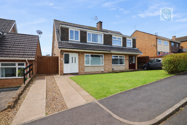 3 bed property, in Chalfont Close, £220,000