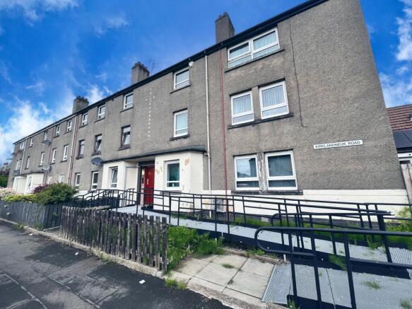 2 bed property, in Kirklandneuk Road, £55,000