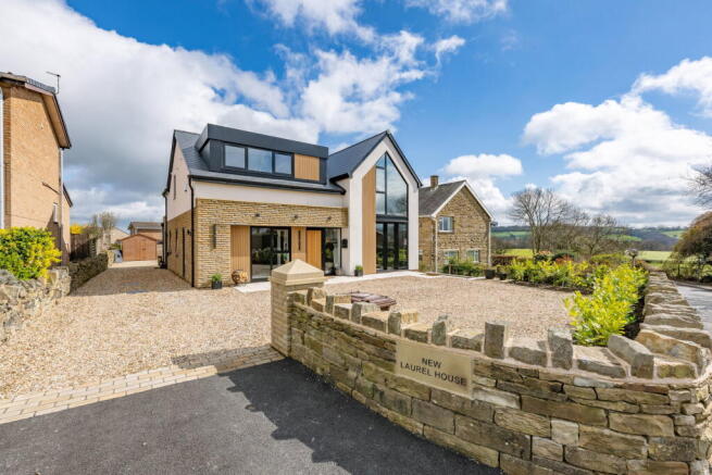 4 bed property, in New Lane, £850,000