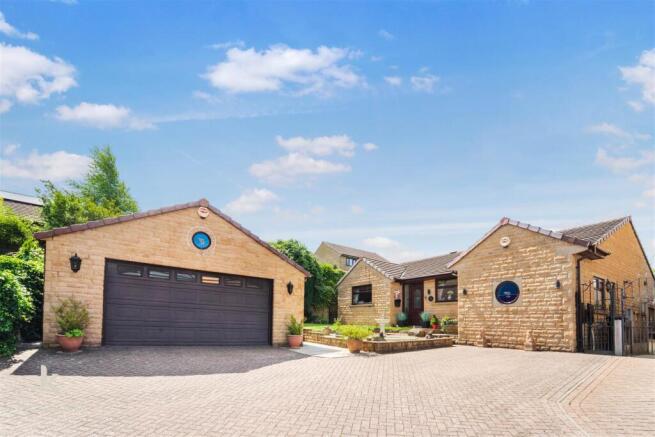 2 bed property, in Stainton Drive, £325,000
