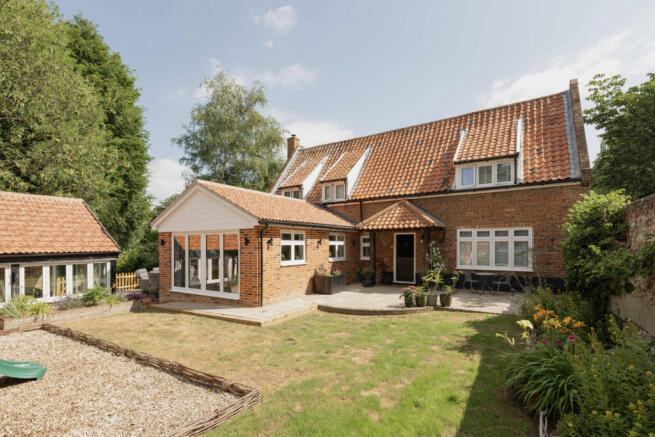 3 bed property, in Watton Road, £825,000