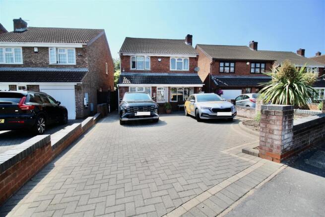 3 bed property, in Castle Crescent, £385,000