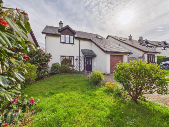 3 bed property, in Hawkens Way, £329,995
